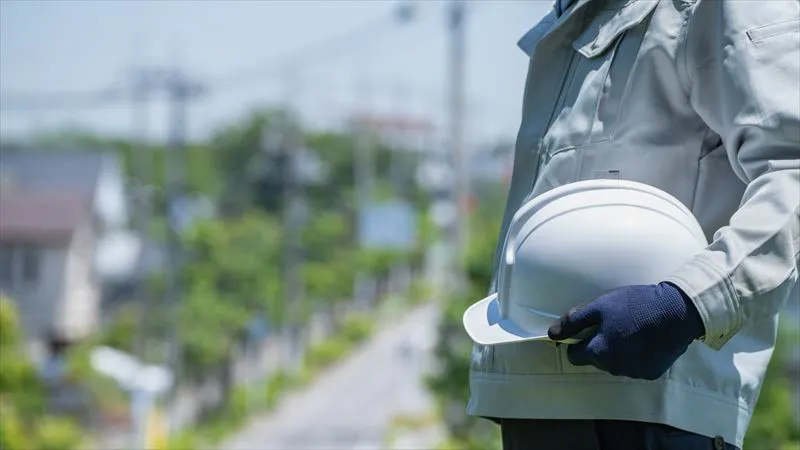 建設業で使われるヘルメットの種類について